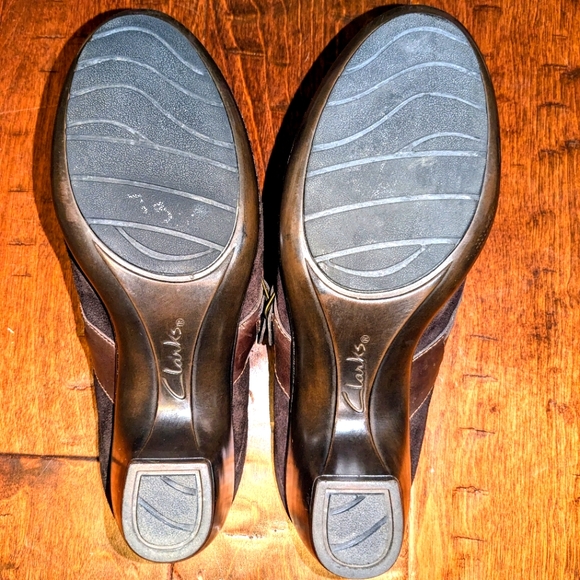 Clarks Bendables Julia Saint Mule Women's Sz 9.5 M Brown Suede Clog Heel 83379 - Picture 9 of 12